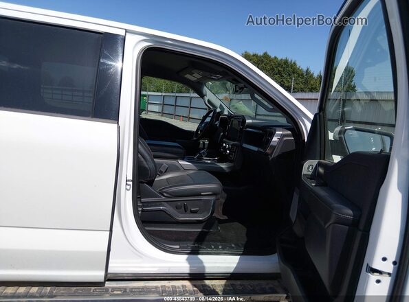 1FTFW1E80NFB58811 2022 FORD F150 Белый Вид салона спереди