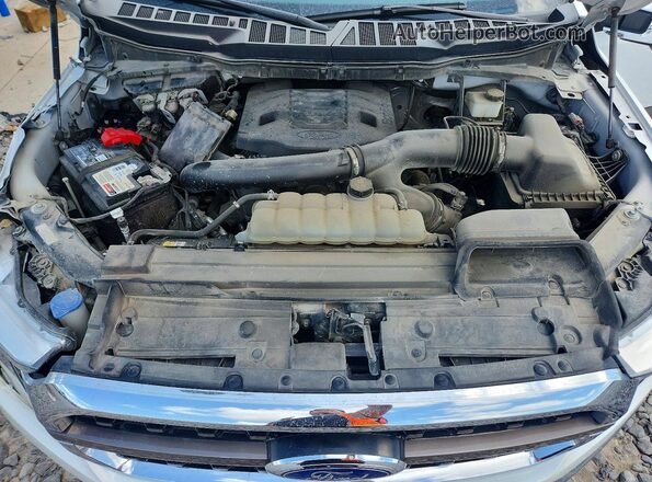 1FTFW1E86NFA13093 2022 FORD F150 White უკანა სალონის ხედი