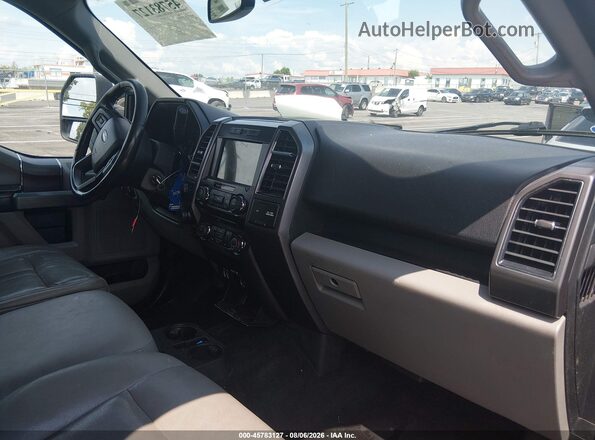 1FTFW1EF8HKE08841 2017 FORD F150 Красный Вид салона спереди
