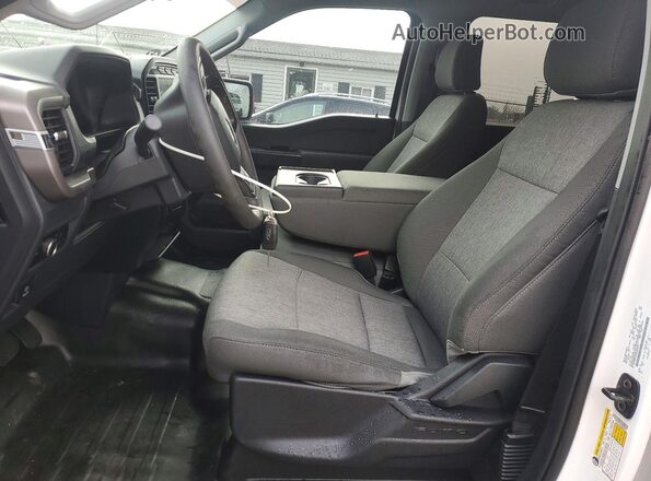1FTFW1L50RKD80271 2024 FORD F150 White Widok wnętrza z przodu