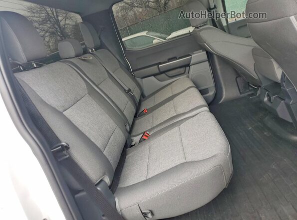1FTFW1L50RKD80271 2024 FORD F150 White Widok tylnych siedzeń