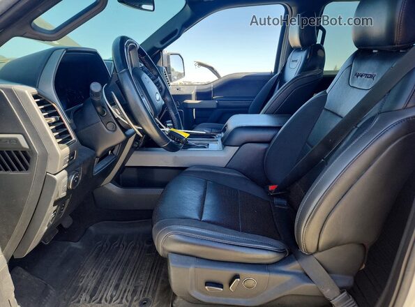 1FTFW1RG0KFA16178 2019 FORD F150 Silver Widok wnętrza z przodu