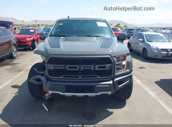 1FTFW1RG2LFC65647 2020 FORD F150 Gray Widok wnętrza z tyłu