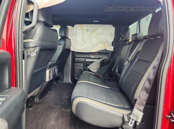 1FTFW1RG3HFA64105 2017 FORD F150 Red Vista de los asientos traseros