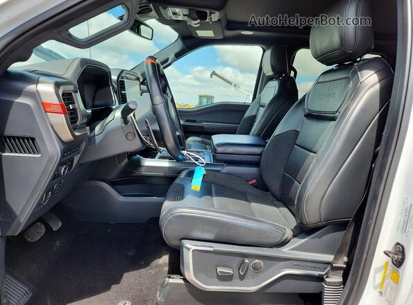 1FTFW1RG4NFB99864 2022 FORD F150 White Widok wnętrza z przodu