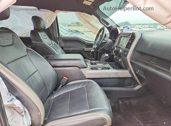 1FTFW1RG5HFA86204 2017 FORD F150 Silver Widok wnętrza z przodu
