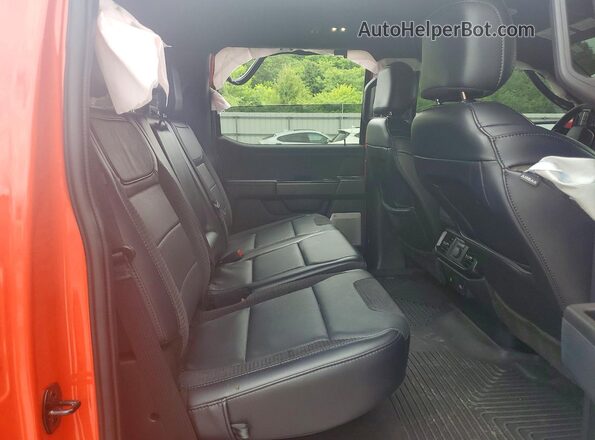 1FTFW1RGXPFB14044 2023 FORD F150 Red Vista de los asientos traseros