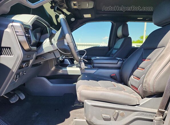 1FTFW5L52SFB73516 2025 FORD F150 Черный Вид салона спереди