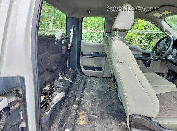 1FTFX1E45LFC31338 2020 FORD F150 White Widok tylnych siedzeń