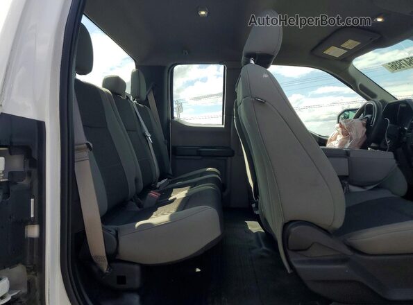 1FTFX1E50JFD96896 2018 FORD F150 White Vista de los asientos traseros