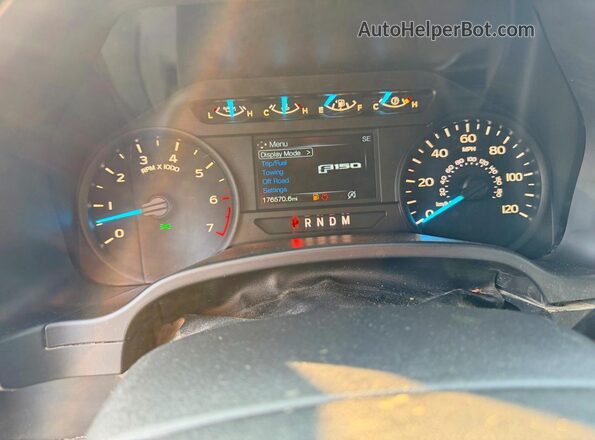 1FTFX1E55KKC16305 2019 FORD F150 Белый Вид панели приборов