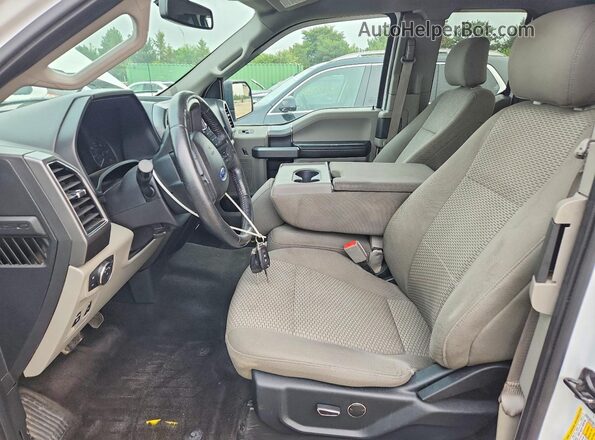 1FTFX1EG2JFB13206 2018 FORD F150 White Widok wnętrza z przodu