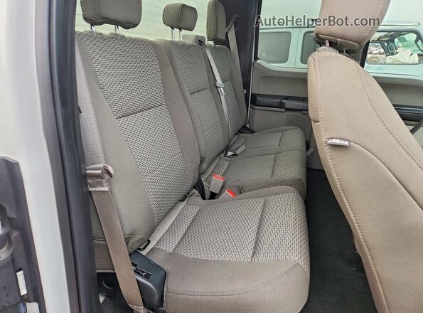 1FTFX1EG2JFB13206 2018 FORD F150 White Widok tylnych siedzeń