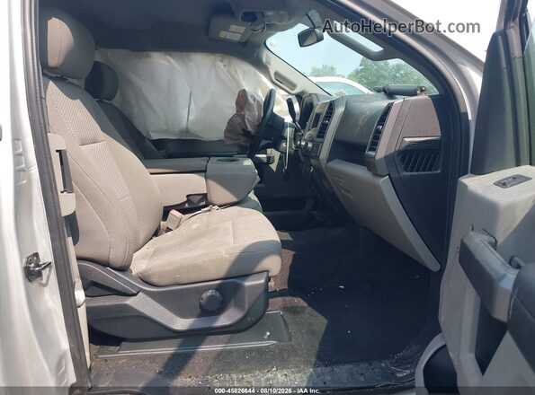 1FTFX1EG3JFA53565 2018 FORD F150 Silver Front interior view