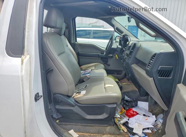 1FTMF1C54JKD78485 2018 FORD F150 White Vista de los asientos traseros