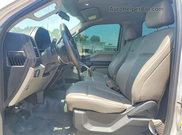 1FTMF1C59JKE94992 2018 FORD F150 Silver Front interior view