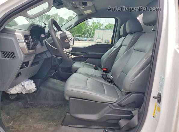 1FTMF1C5XPKE96985 2023 FORD F150 White Вид салону спереду
