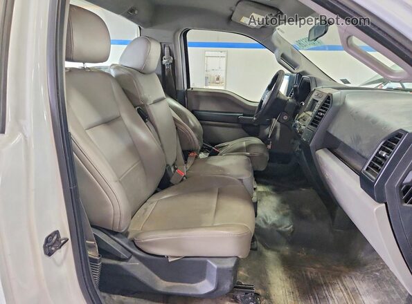 1FTMF1C85GKE09133 2016 FORD F150 White Vista de los asientos traseros