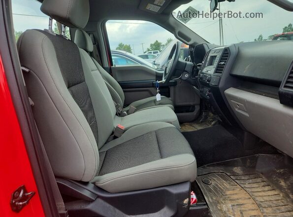 1FTMF1CB1KKC19785 2019 FORD F150 Red Rear seats view