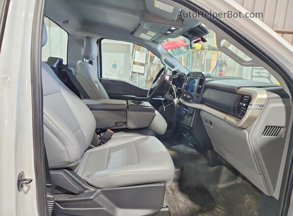 1FTMF1CB1MKE76870 2021 FORD F150 Белый Вид задних сидений