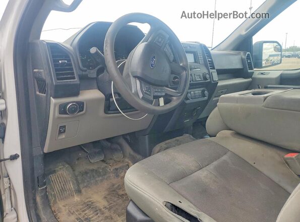 1FTMF1CB3JKF14465 2018 FORD F150 Белый Вид панели приборов