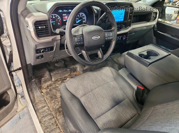 1FTMF1CB5PKE33119 2023 FORD F150 Белый Вид панели приборов