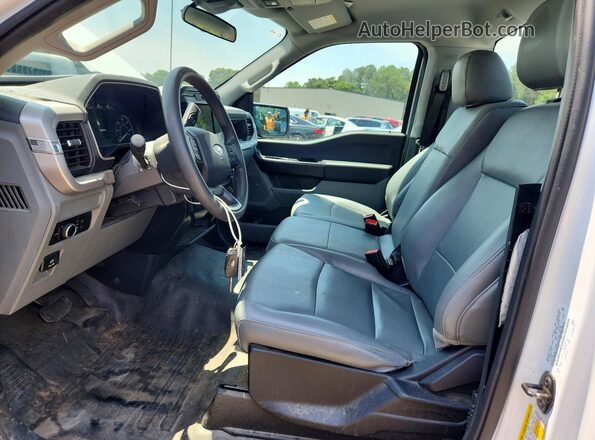 1FTMF1CB6PKE91255 2023 FORD F150 Белый Вид салона спереди