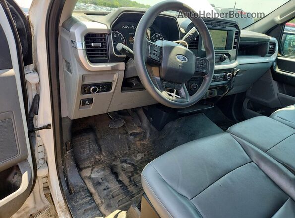 1FTMF1CB6PKE91255 2023 FORD F150 Белый Вид панели приборов