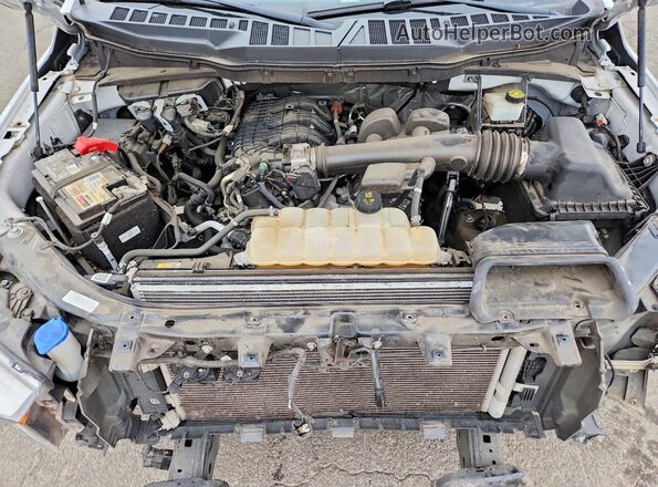 1FTMF1CB7NKF06066 2022 FORD F150 White Vista interior trasera
