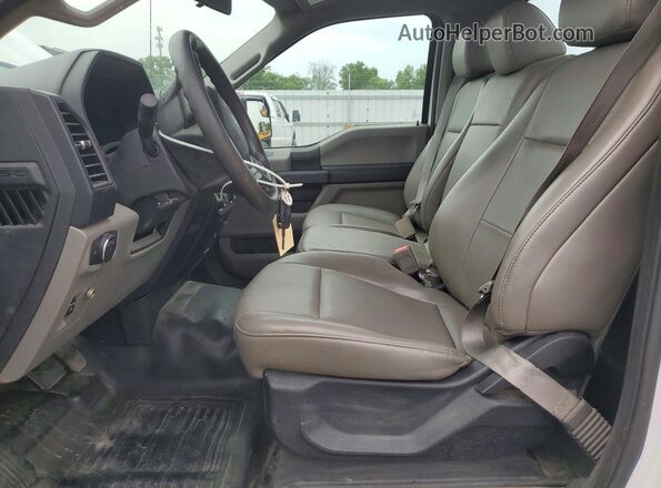 1FTMF1CB8JKC63457 2018 FORD F150 White Widok wnętrza z przodu