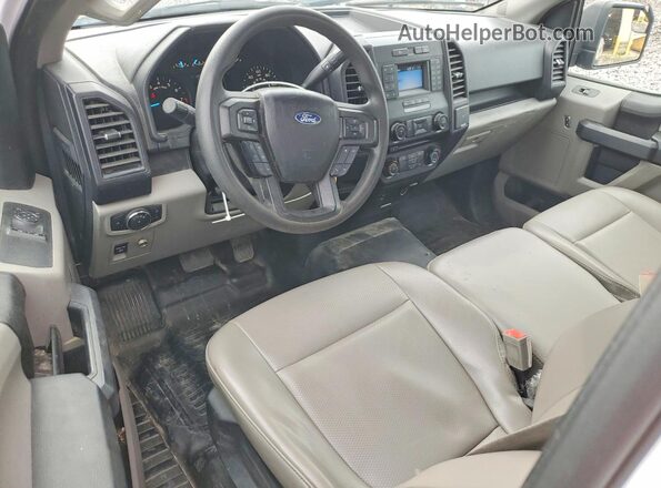 1FTMF1CB8JKC63457 2018 FORD F150 White Widok deski rozdzielczej