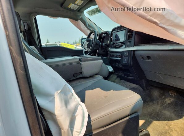 1FTMF1CBXNKE65951 2022 FORD F150 White Widok tylnych siedzeń