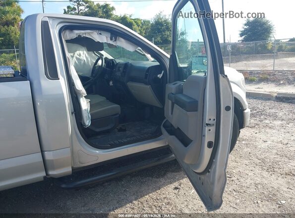 1FTMF1CP5HKC39820 2017 FORD F150 Серебряный Вид салона спереди