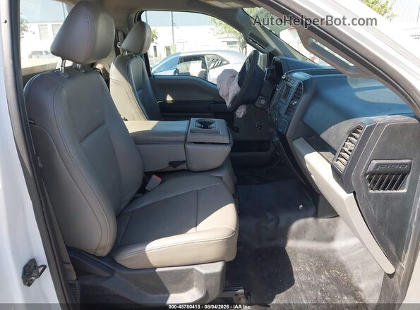 1FTMF1CP7GKD17903 2016 FORD F150 White Widok wnętrza z przodu