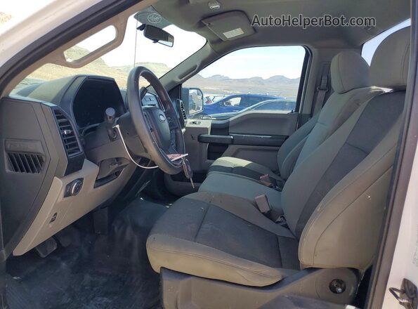 1FTMF1CP7JKE72233 2018 FORD F150 White Widok wnętrza z przodu