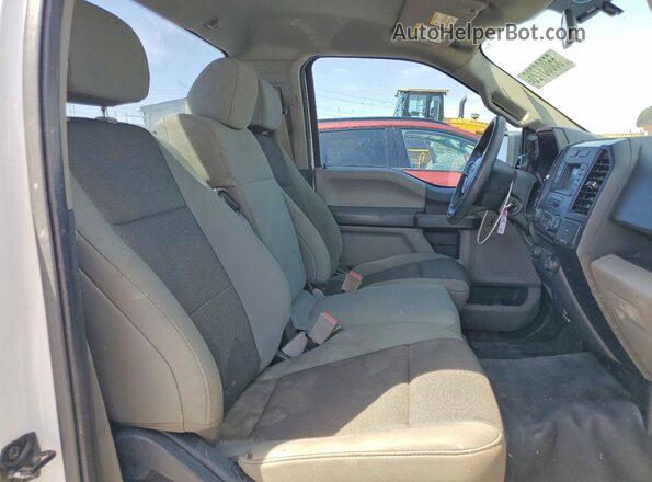 1FTMF1CP7JKE72233 2018 FORD F150 White Widok tylnych siedzeń