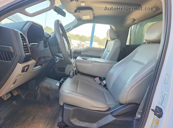 1FTMF1CP8GKE06847 2016 FORD F150 White Widok wnętrza z przodu