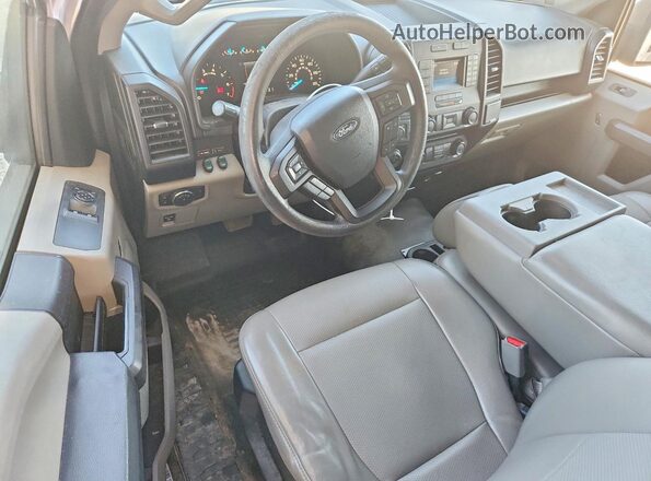 1FTMF1CP8GKE06847 2016 FORD F150 White Widok deski rozdzielczej