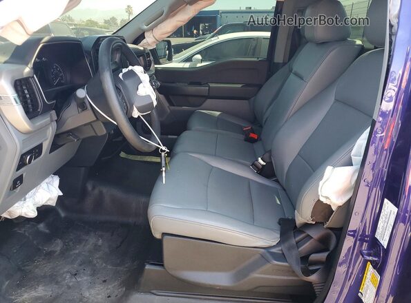 1FTMF1E55NKD26446 2022 FORD F150 Фиолетовый Вид салона спереди