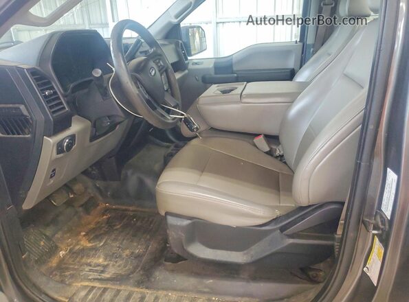 1FTMF1E88HKC95255 2017 FORD F150 Серый Вид салона спереди