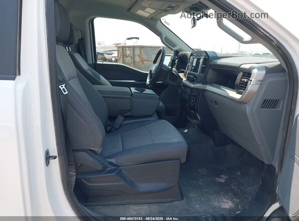 1FTMF1EP8PKD16868 2023 FORD F150 Белый Вид салона спереди