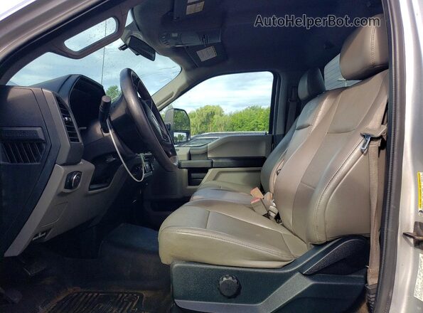 1FTRF3B65HEF41567 2017 FORD F350 Silver Вид салону спереду
