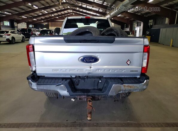 1FTRF3B65HEF41567 2017 FORD F350 Silver Вид ззаду
