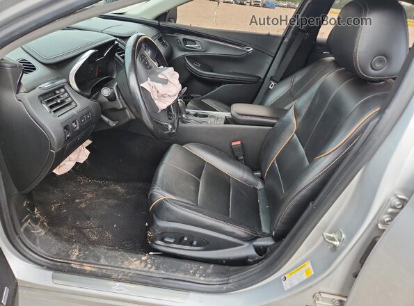 1G1105S30LU107547 2020 CHEVROLET IMPALA Серебряный Вид салона спереди
