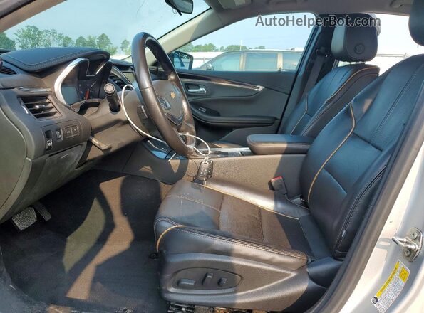 1G1105S36LU101655 2020 CHEVROLET IMPALA Серебряный Вид салона спереди