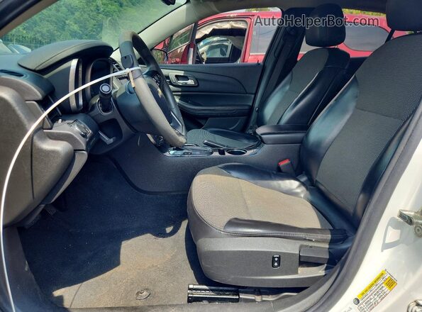 1G11C5SA0GF118726 2016 CHEVROLET MALIBU Белый Вид салона спереди