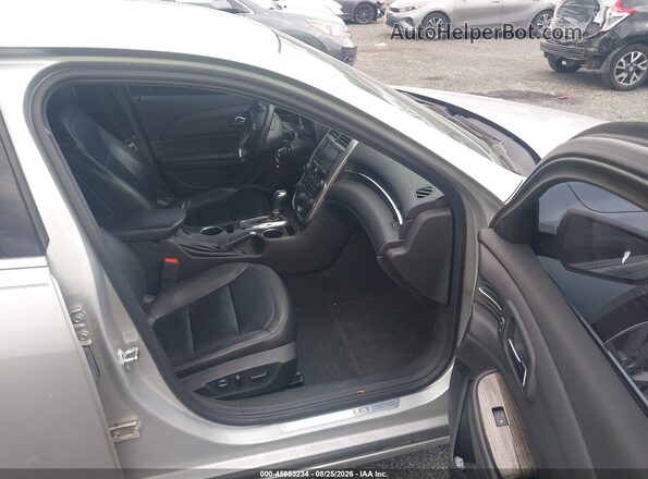 1G11E5SA8GF107001 2016 CHEVROLET MALIBU Серебряный Вид салона спереди
