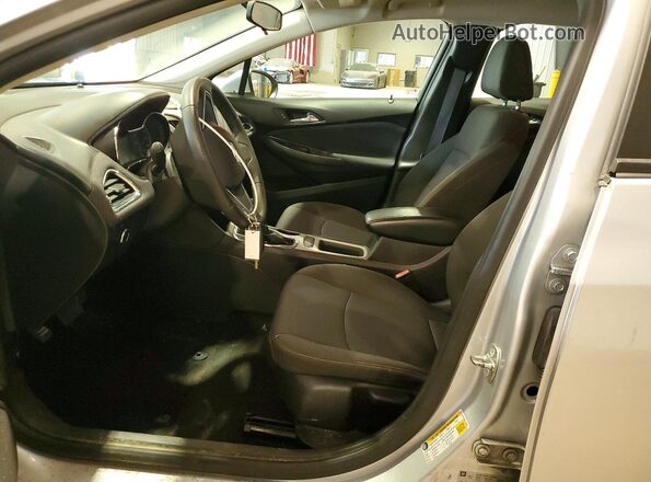 1G1BC5SM0H7199527 2017 CHEVROLET CRUZE Silver Widok wnętrza z przodu