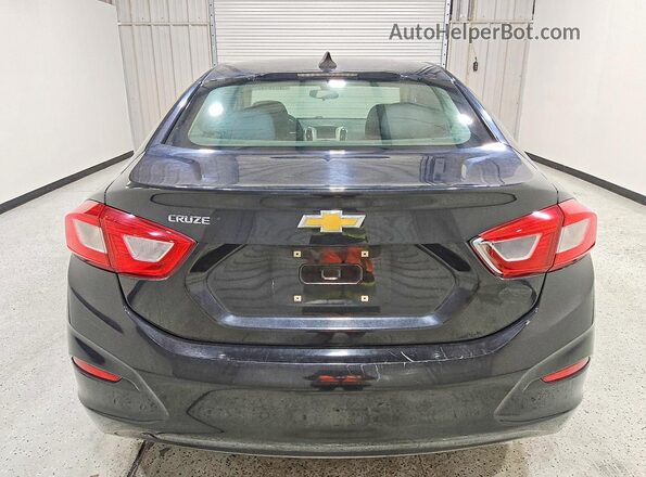 1G1BC5SM2J7221923 2018 CHEVROLET CRUZE Черный Вид сзади