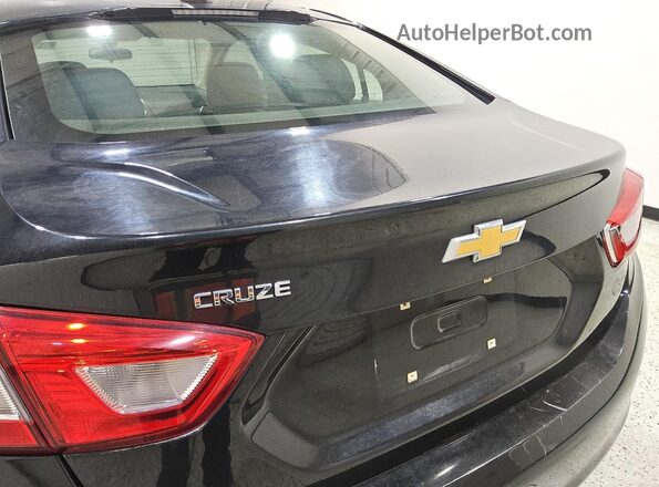 1G1BC5SM2J7221923 2018 CHEVROLET CRUZE Черный 